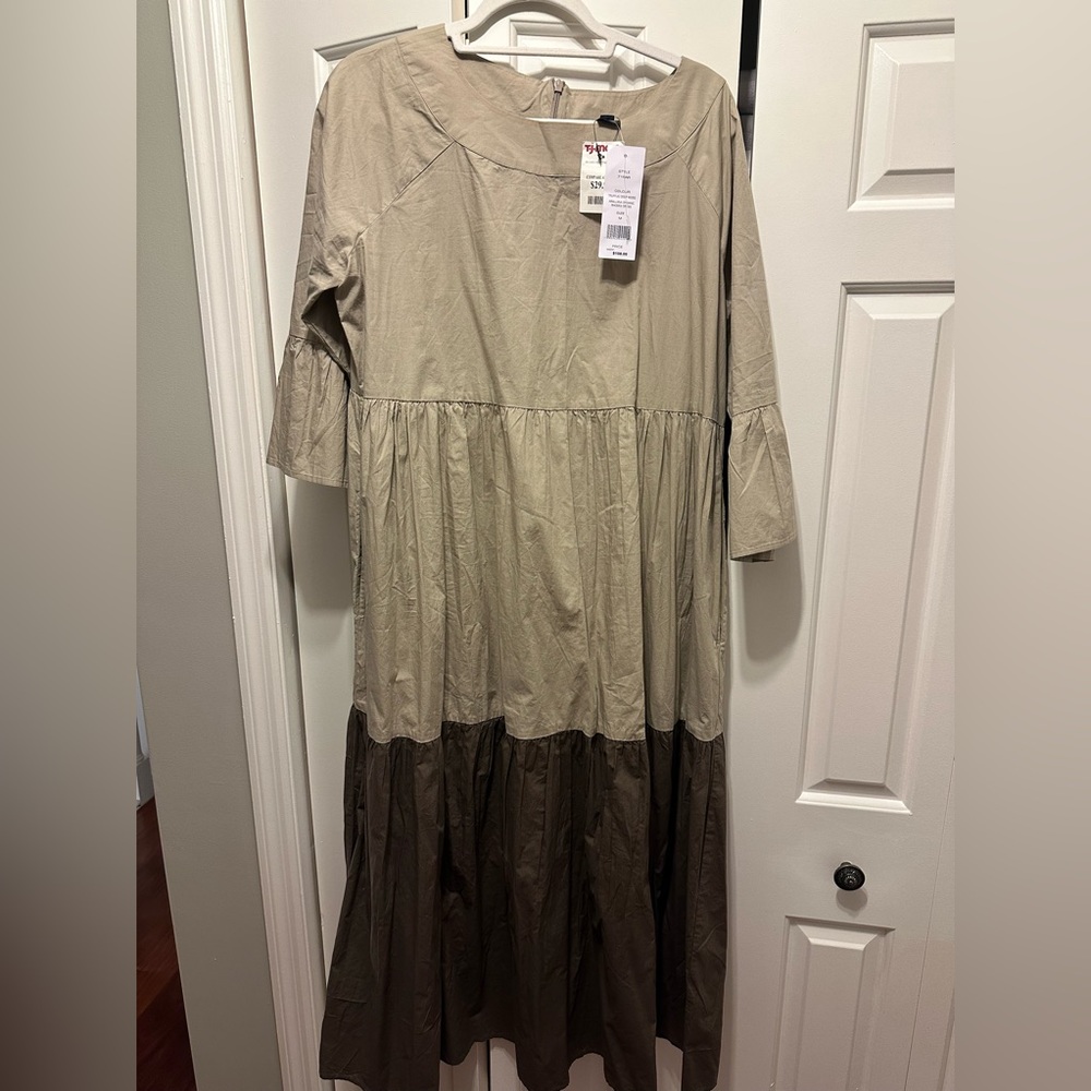 French Connection: Sz : Medium
Long Layered Dress, 3/4 sleeve